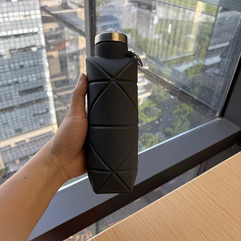 700ML Diamond-Shaped Water Bottle with Collapsible Silicone Cup in random color